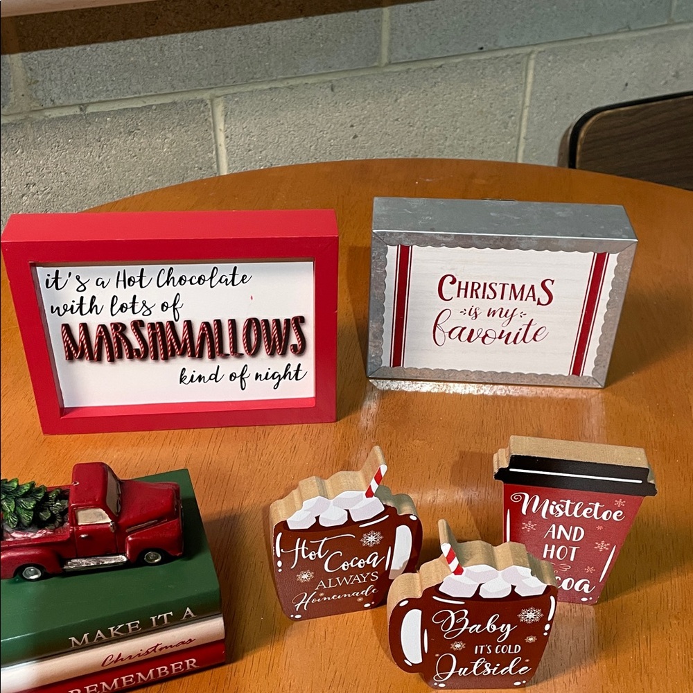 Festive Holiday Decor Set